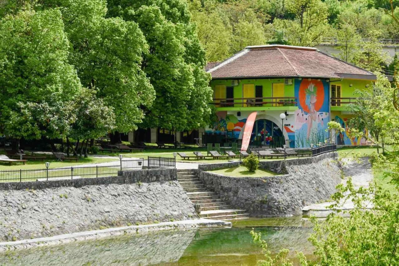 Jazina Hotel Требинье Экстерьер фото