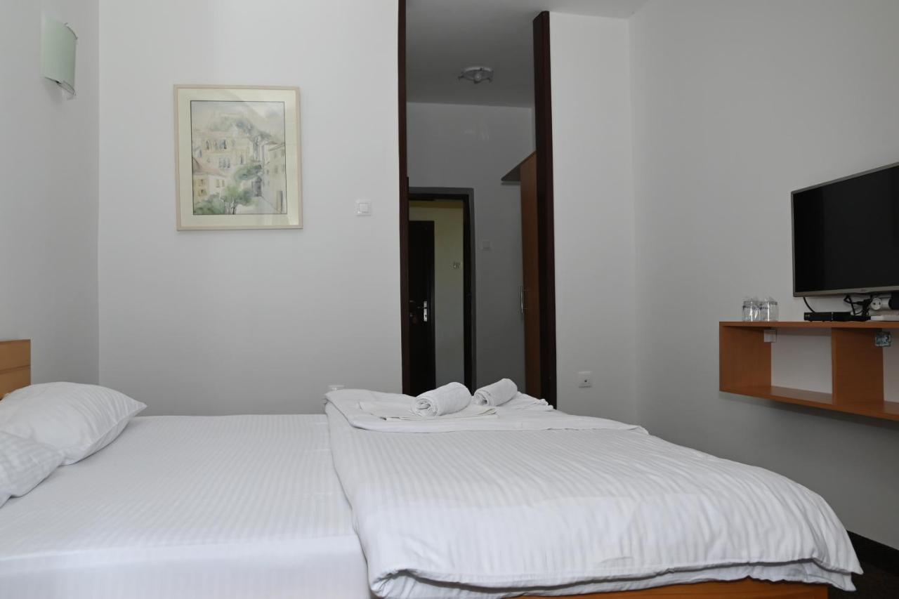 Jazina Hotel Требинье Экстерьер фото
