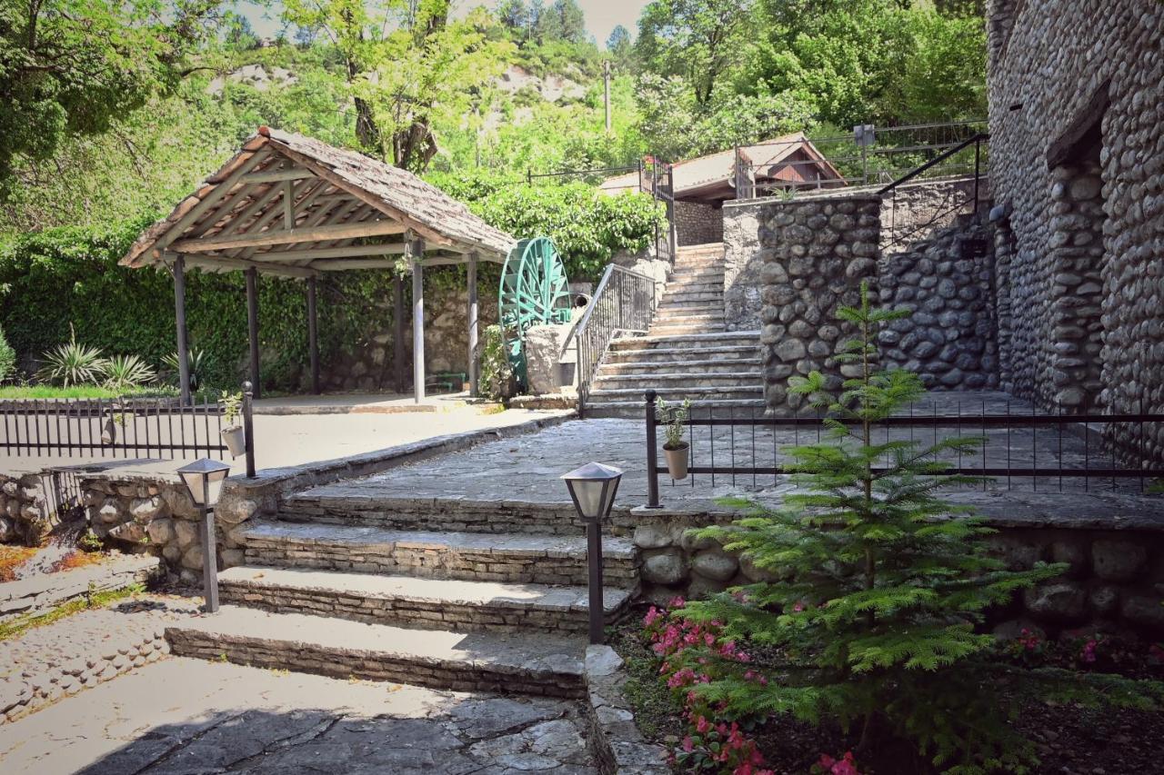 Jazina Hotel Требинье Экстерьер фото
