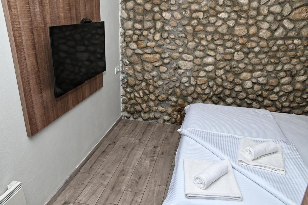 Jazina Hotel Требинье Экстерьер фото