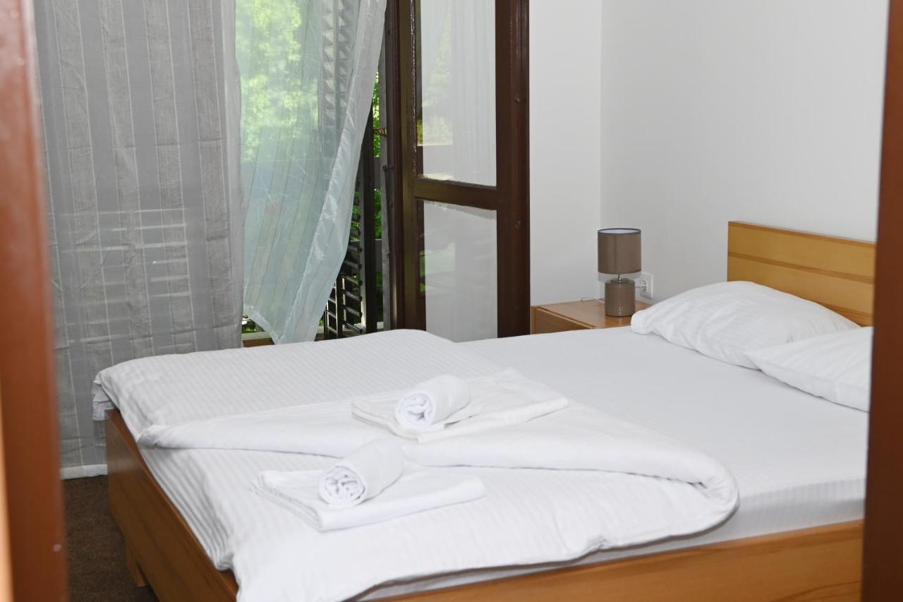 Jazina Hotel Требинье Экстерьер фото