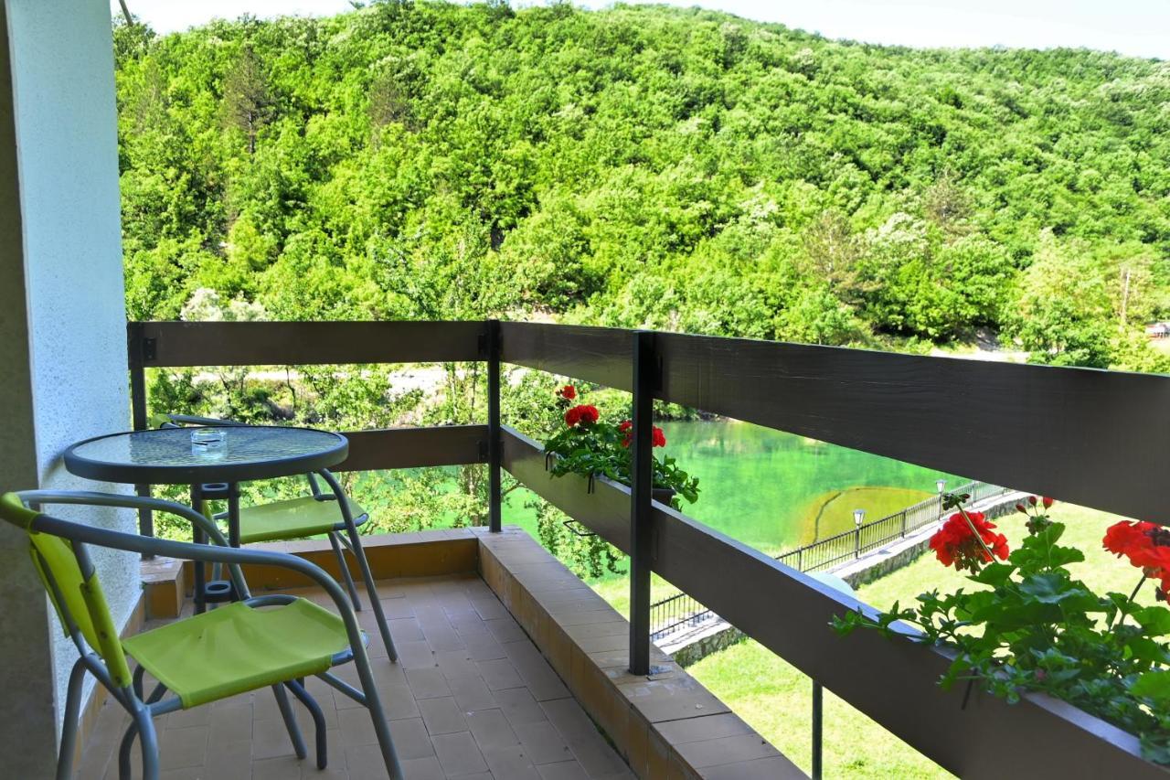 Jazina Hotel Требинье Экстерьер фото