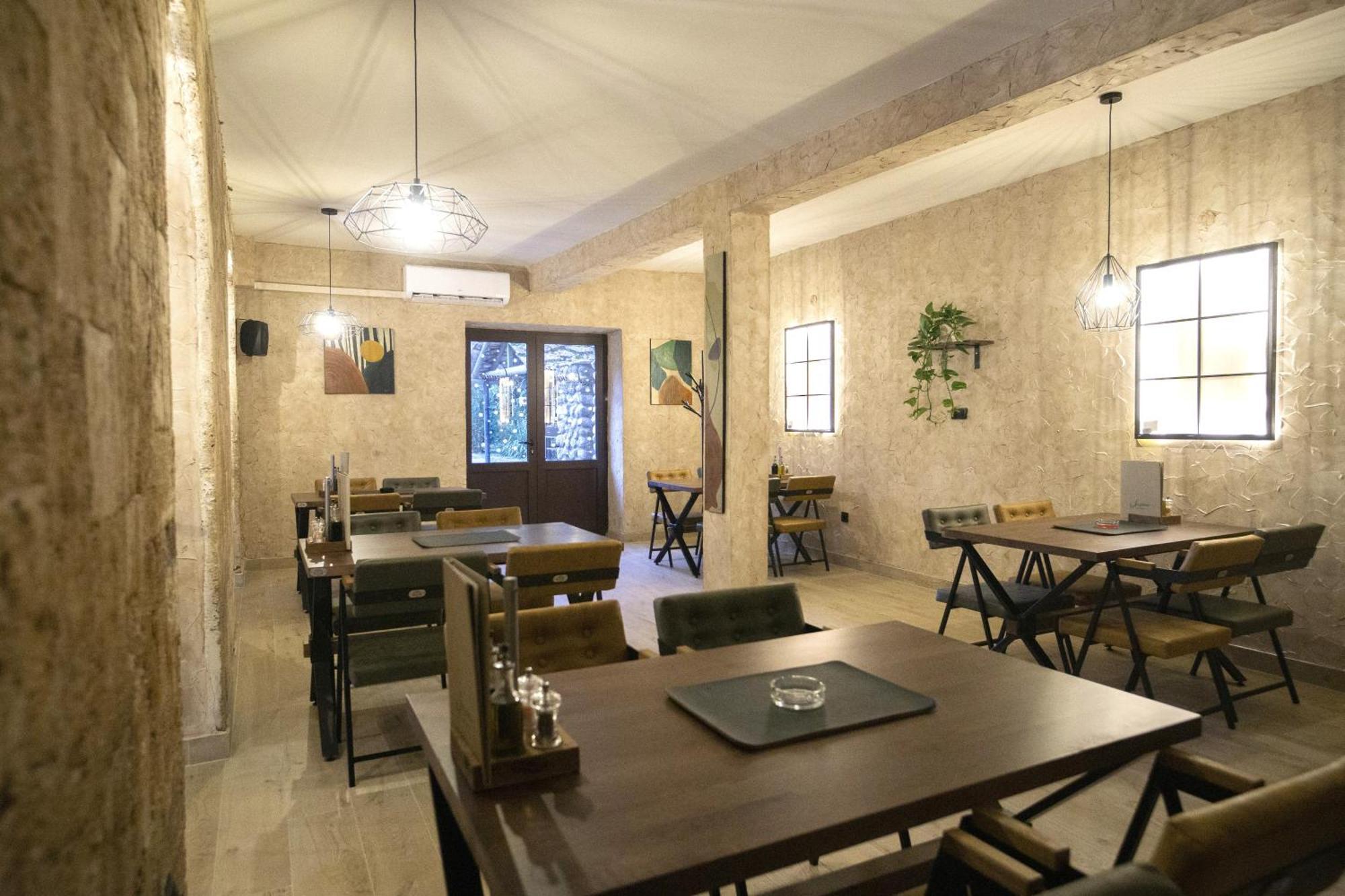 Jazina Hotel Требинье Экстерьер фото