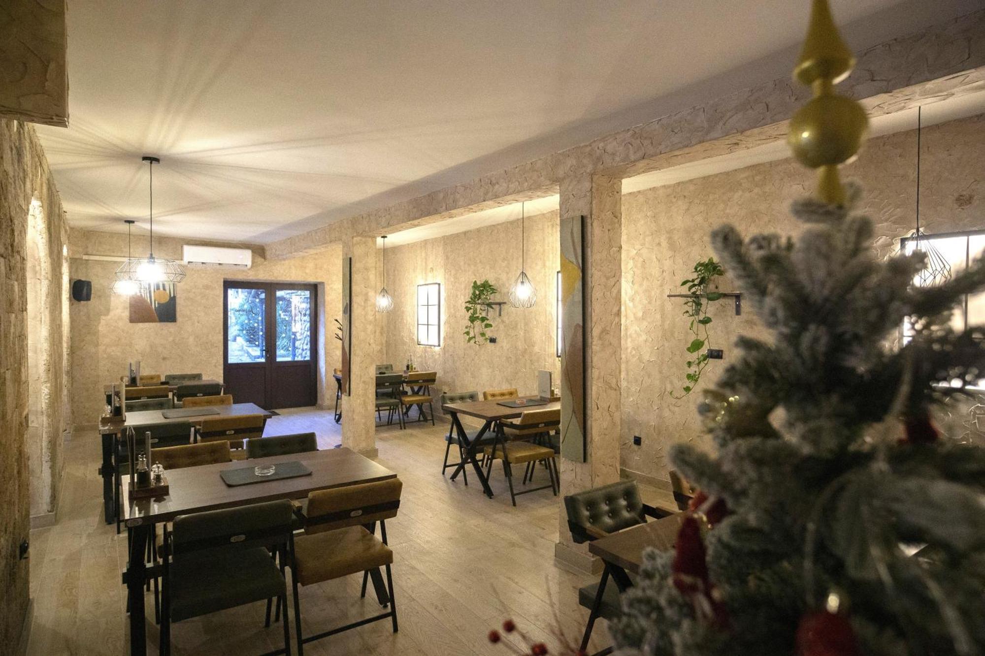 Jazina Hotel Требинье Экстерьер фото