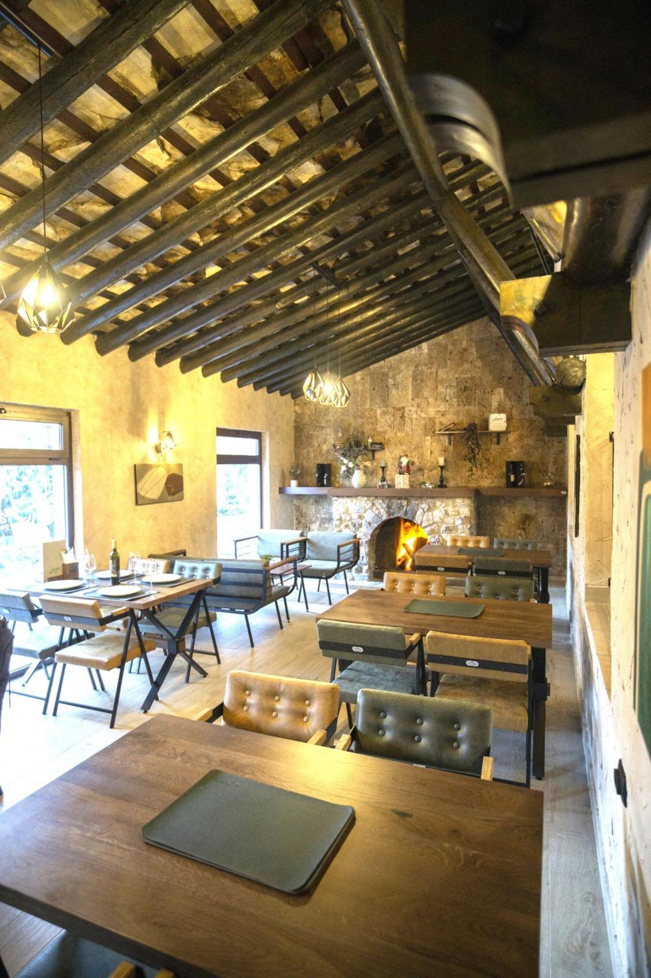 Jazina Hotel Требинье Экстерьер фото