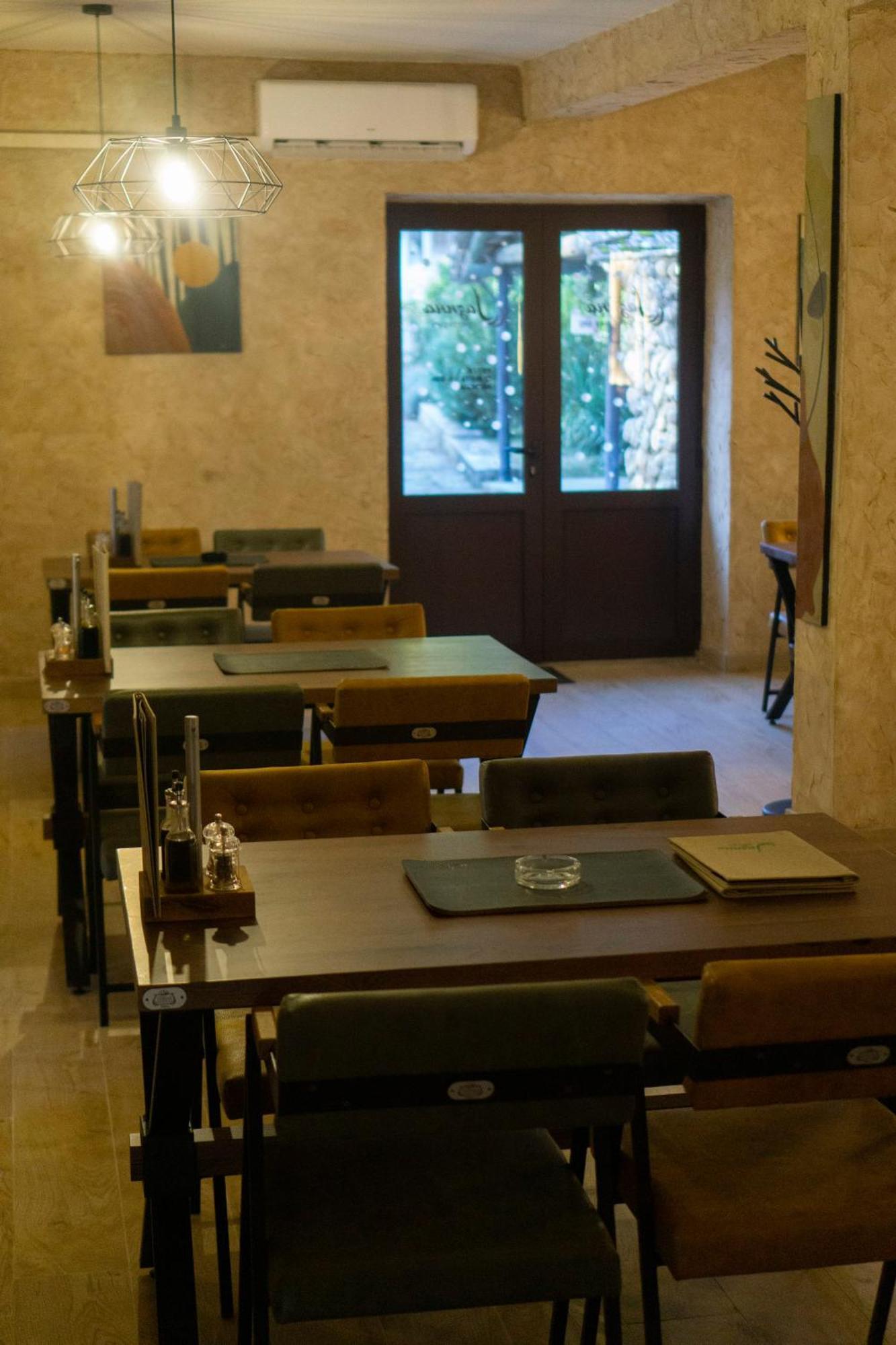 Jazina Hotel Требинье Экстерьер фото