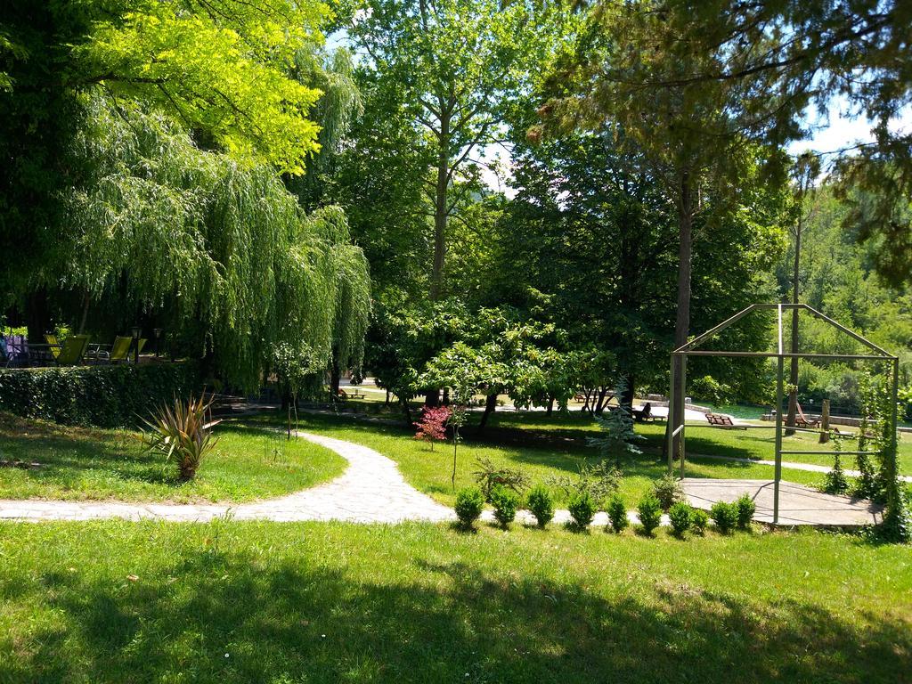 Jazina Hotel Требинье Экстерьер фото